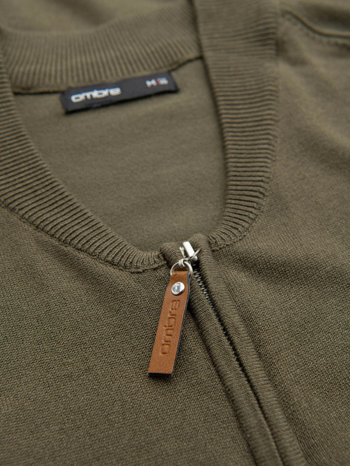 Pullover mit Ausschnitt