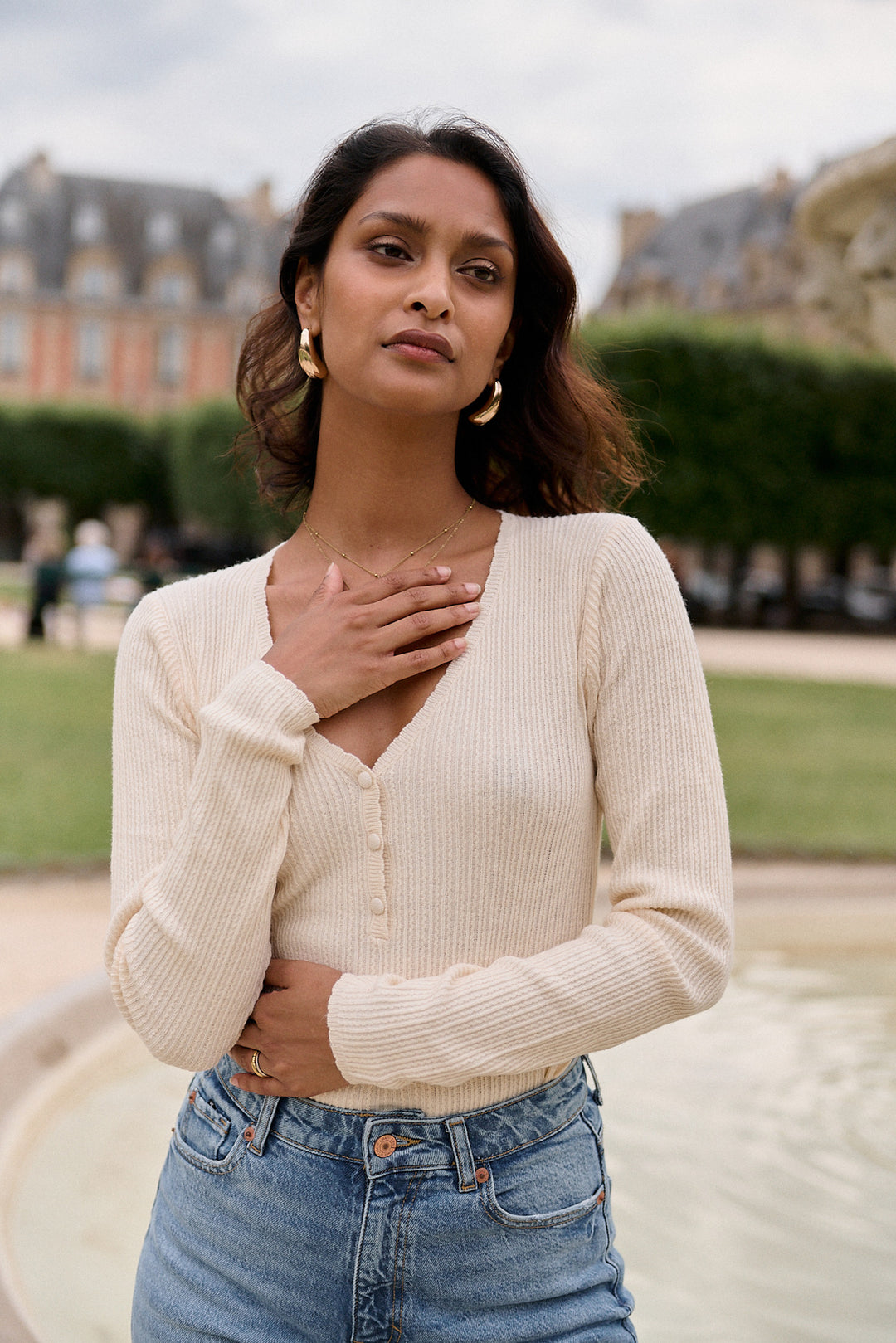 Pullover mit V-Ausschnitt aus Wolle und Baumwolle