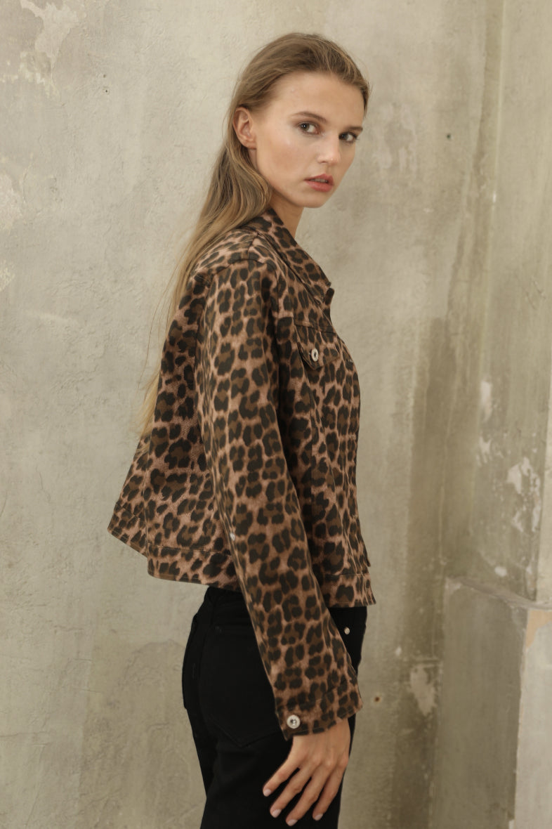 Jeansjacke aus Baumwolle mit Leoprint